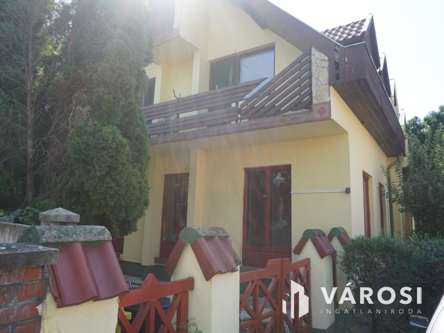 12 szobás apartman a Várfürdő közelében!