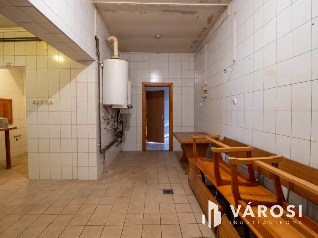 Vendgélátó egység kiváló lokációval