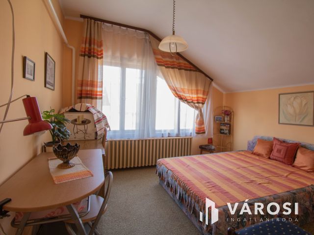 Lentiben, csendes utcában eladó egy szép családi ház!