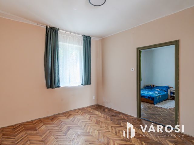 A lengyelek jóbarátok - eladó családi ház -
