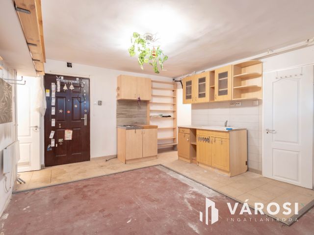 A Római-part közelében 25 m2-es, ablakos, alagsori lakás