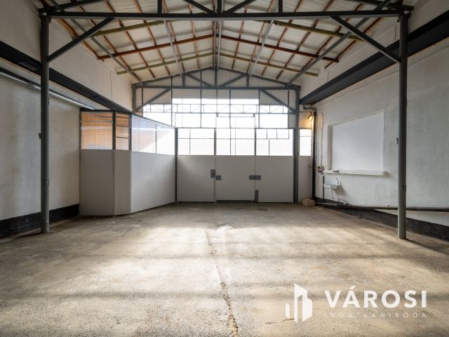 Kiadó 200 m2 -es, nagy belmagasságú raktár, Solymáron