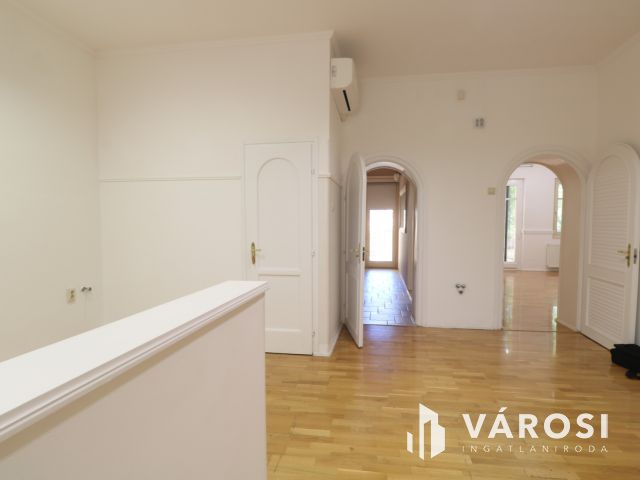 Belvárosi 6 szobás magánház ELADÓ