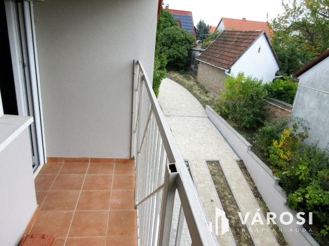 A teljesség igényével felújított családi ház a Rómahegyen!